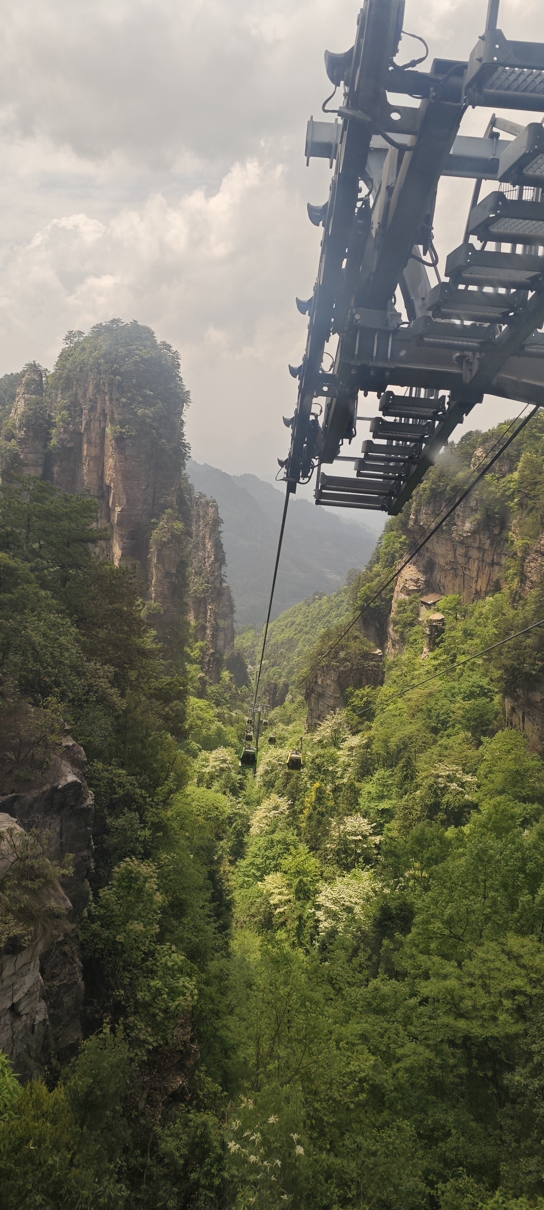 缆车与山-2.jpg